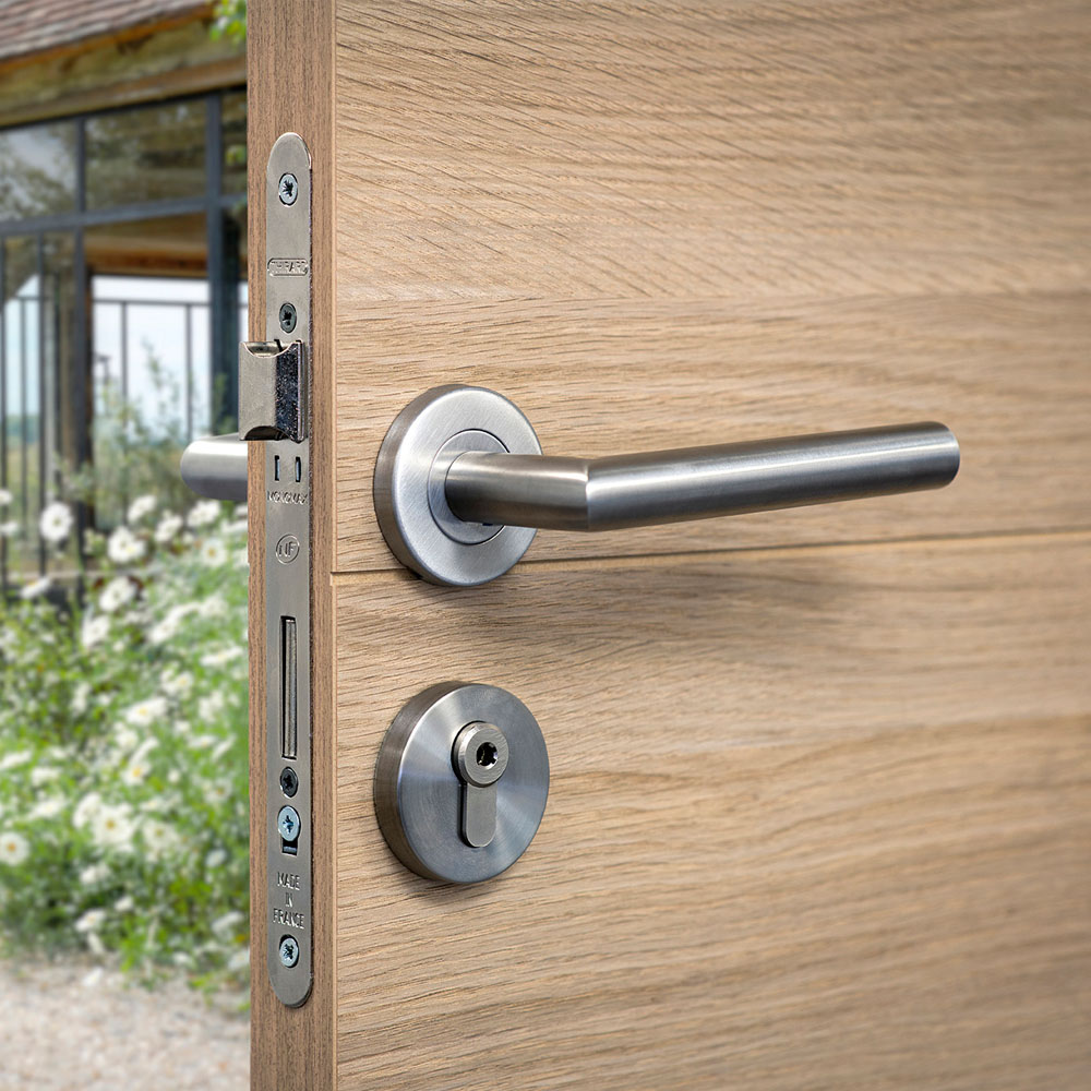 Poignée de porte avec serrure et clé, serrure de poignée de porte  intérieure et poignée de porte de salle de bain, serrure de porte en acier  inoxydable satiné (taille de verrouillage 70mm)